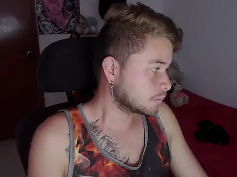 Snapshot of JOHANLEON1 chatting on October 2025 04:52:01 PM JOHANLEON1 online show from October 2025 04:52:01 PM