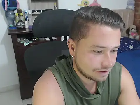 Snapshot of JOHANLEON1 chatting on April 2026 12:32:01 AM JOHANLEON1 online show from April 2026 12:32:01 AM