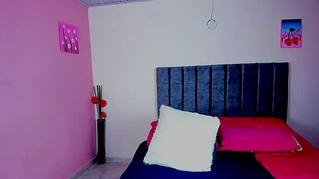 Snapshot of KayllaEvanss_ chatting on December 2024 08:17:01 PM KayllaEvanss  online show from December 2024 08:17:01 PM