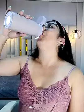 Karla hernandez  online show from February 2025 02:10:01 PM