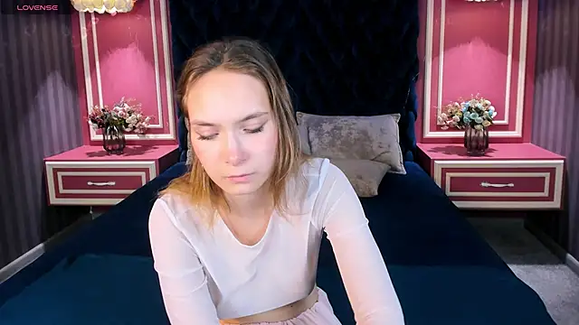 Snapshot of LinaVolberg chatting on October 2025 06:09:01 AM LinaVolberg online show from October 2025 06:09:01 AM