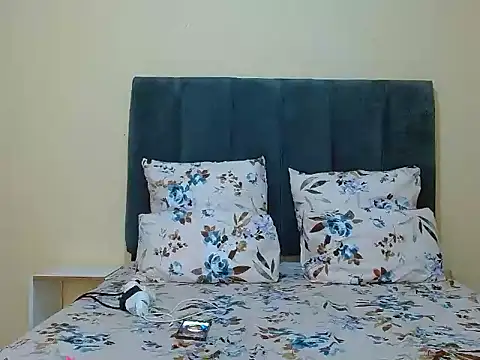 Snapshot of curvycloe1 chatting on April 2026 09:01:02 AM curvycloe1 online show from April 2026 09:01:02 AM