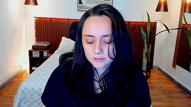 Snapshot of KatherineBond chatting on March 2026 07:00:02 PM KatherineBond online show from March 2026 07:00:02 PM