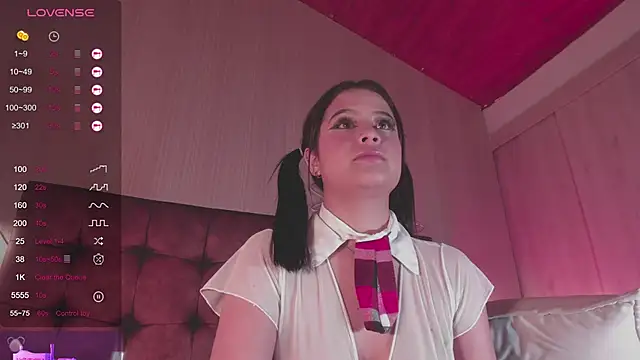 Snapshot of Sofi_Blossom chatting on February 2025 08:10:01 PM Sofi Blossom online show from February 2025 08:10:01 PM