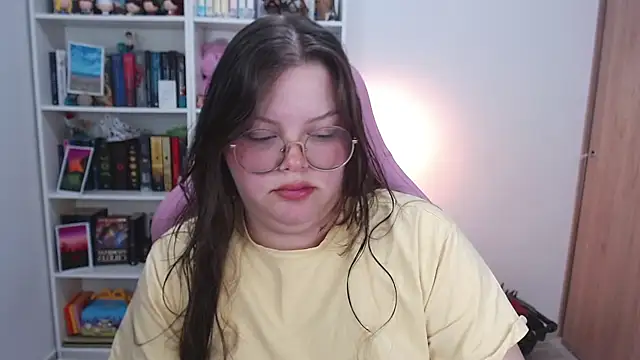 Snapshot of Gabiwaifu chatting on April 2026 05:16:01 AM Gabiwaifu online show from April 2026 05:16:01 AM