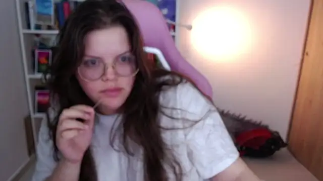 Snapshot of Gabiwaifu chatting on May 2026 12:10:01 PM Gabiwaifu online show from May 2026 12:10:01 PM