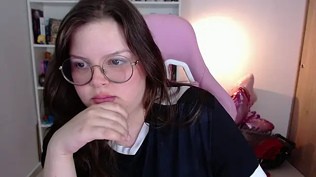 Snapshot of Gabiwaifu chatting on June 2026 08:24:01 PM Gabiwaifu online show from June 2026 08:24:01 PM