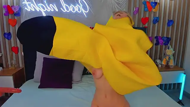 Snapshot of Emilly_Hart chatting on February 2025 06:09:02 AM Emilly Hart online show from February 2025 06:09:02 AM