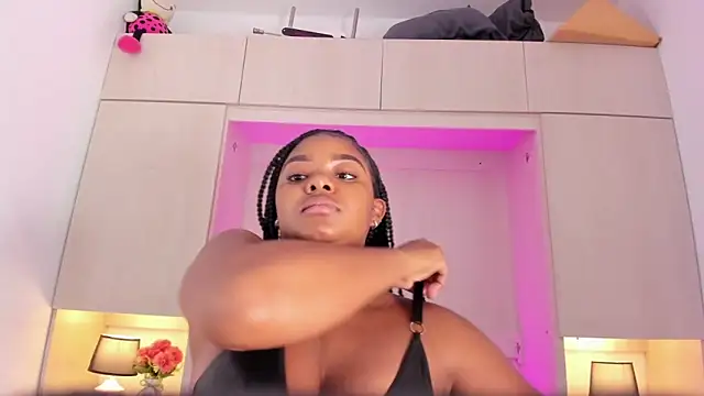 tamaraa smiith online show from February 2025 06:24:02 PM