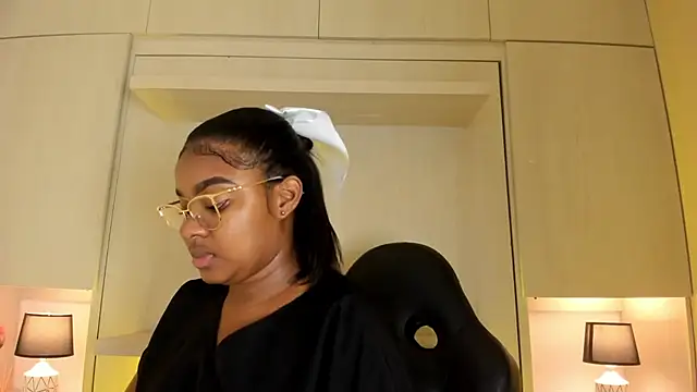 tamaraa smiith online show from November 2025 07:36:03 PM