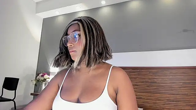 Adelehottman online show from November 2025 12:16:01 PM