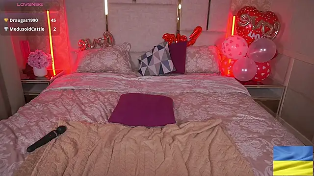 Snapshot of SusieWood chatting on February 2025 12:19:02 AM SusieWood online show from February 2025 12:19:02 AM