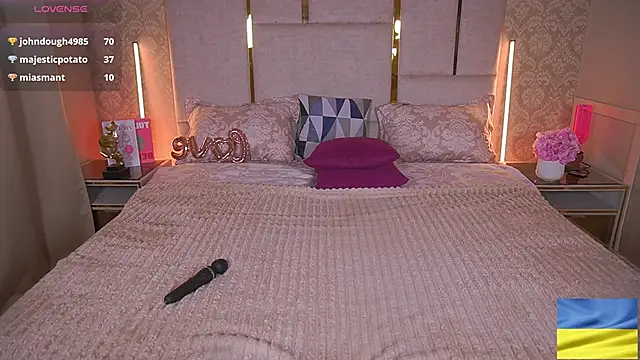 Snapshot of SusieWood chatting on February 2025 12:14:01 AM SusieWood online show from February 2025 12:14:01 AM