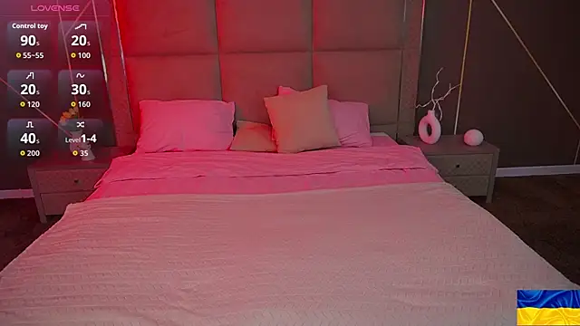 Snapshot of SusieWood chatting on October 2025 08:48:02 PM SusieWood online show from October 2025 08:48:02 PM