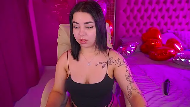 Snapshot of SusieWood chatting on February 2026 09:08:01 PM SusieWood online show from February 2026 09:08:01 PM