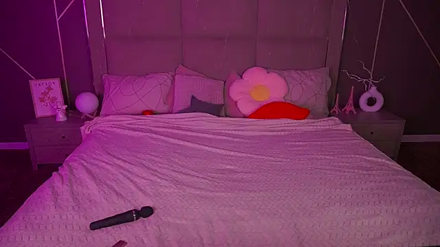 Snapshot of SusieWood chatting on February 2026 09:05:02 PM SusieWood online show from February 2026 09:05:02 PM