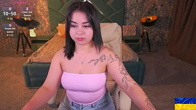 Snapshot of SusieWood chatting on March 2026 09:10:01 PM SusieWood online show from March 2026 09:10:01 PM