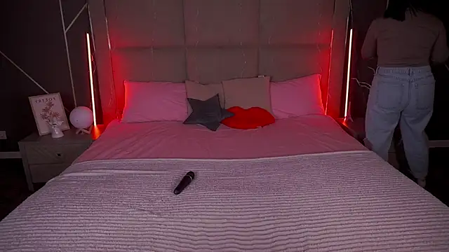 Snapshot of SusieWood chatting on March 2026 08:57:02 PM SusieWood online show from March 2026 08:57:02 PM