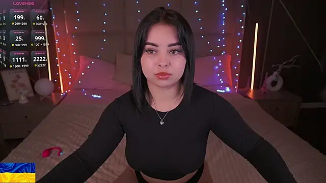 Snapshot of SusieWood chatting on March 2026 09:10:01 PM SusieWood online show from March 2026 09:10:01 PM