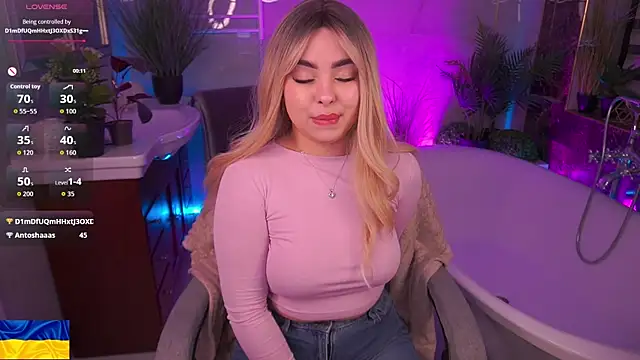 Snapshot of SusieWood chatting on April 2026 08:09:02 PM SusieWood online show from April 2026 08:09:02 PM