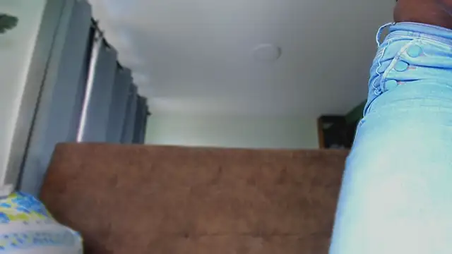 Snapshot of Almaahotxxx chatting on April 2026 08:28:02 PM Almaahotxxx online show from April 2026 08:28:02 PM