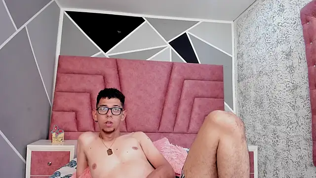 Snapshot of Derek_and_Skarlet chatting on January 2025 04:45:01 PM Derek and Skarlet online show from January 2025 04:45:01 PM