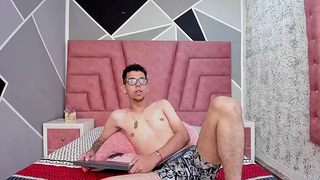 Snapshot of Derek_and_Skarlet chatting on January 2025 02:36:01 PM Derek and Skarlet online show from January 2025 02:36:01 PM