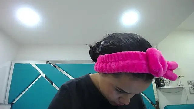  Miaaleon online show from March 2025 04:12:01 PM