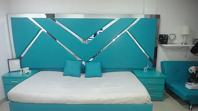  Miaaleon online show from March 2025 07:17:01 PM