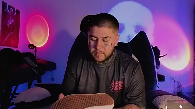 Snapshot of Ash_gusbig chatting on January 2026 03:54:01 AM Ash gusbig online show from January 2026 03:54:01 AM