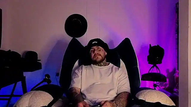 Snapshot of Ash_gusbig chatting on February 2026 03:21:02 AM Ash gusbig online show from February 2026 03:21:02 AM