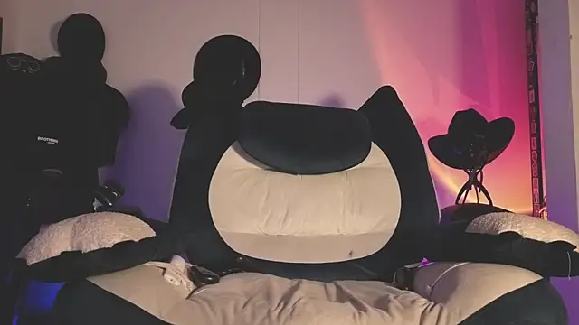 Snapshot of Ash_gusbig chatting on March 2026 03:34:01 AM Ash gusbig online show from March 2026 03:34:01 AM