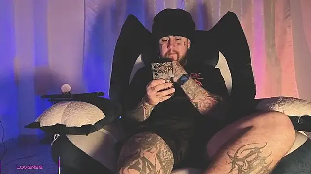 Snapshot of Ash_gusbig chatting on April 2026 03:51:02 AM Ash gusbig online show from April 2026 03:51:02 AM