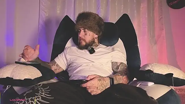 Snapshot of Ash_gusbig chatting on April 2026 03:33:02 AM Ash gusbig online show from April 2026 03:33:02 AM