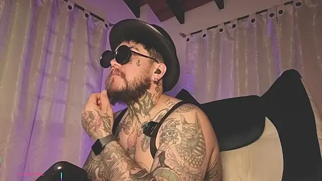 Snapshot of Ash_gusbig chatting on April 2026 03:22:02 AM Ash gusbig online show from April 2026 03:22:02 AM