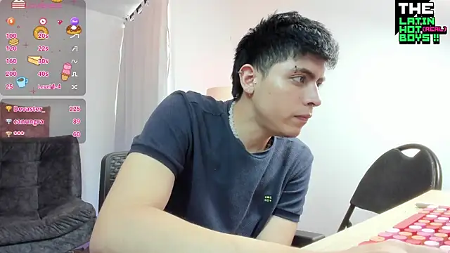 Snapshot of MyLatinHotBoys chatting on December 2024 03:54:02 PM MyLatinHotBoys online show from December 2024 03:54:02 PM