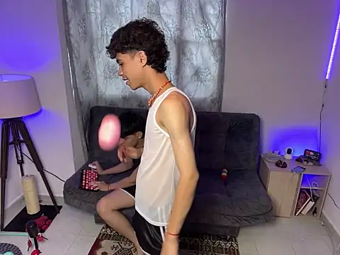 Snapshot of MyLatinHotBoys chatting on March 2025 08:27:01 PM MyLatinHotBoys online show from March 2025 08:27:01 PM