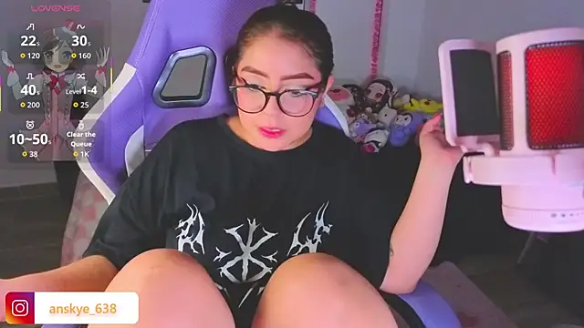 Snapshot of AnngelaSkye chatting on April 2026 07:35:01 AM AnngelaSkye online show from April 2026 07:35:01 AM