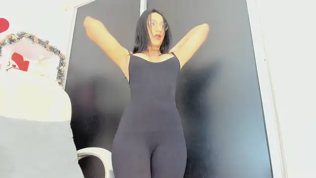 Snapshot of UrNewFantasy chatting on January 2025 07:56:02 PM UrNewFantasy online show from January 2025 07:56:02 PM