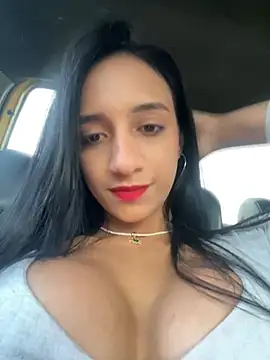 Snapshot of UrNewFantasy chatting on February 2025 03:39:02 PM UrNewFantasy online show from February 2025 03:39:02 PM