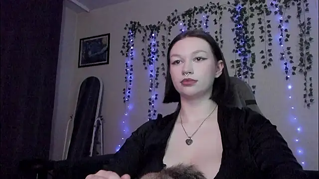 Emmy m00n online show from December 2024 12:51:02 PM