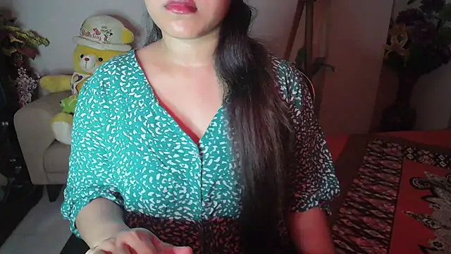 Snapshot of Most-Beautiful-Queen chatting on December 2024 06:18:02 PM Most-Beautiful-Queen online show from December 2024 06:18:02 PM