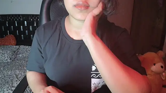 Snapshot of Most-Beautiful-Queen chatting on October 2025 06:16:02 PM Most-Beautiful-Queen online show from October 2025 06:16:02 PM