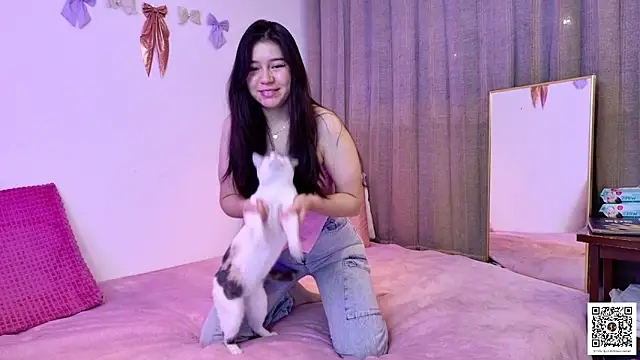 Snapshot of pink_flower_ chatting on April 2026 11:10:01 PM pink flower online show from April 2026 11:10:01 PM