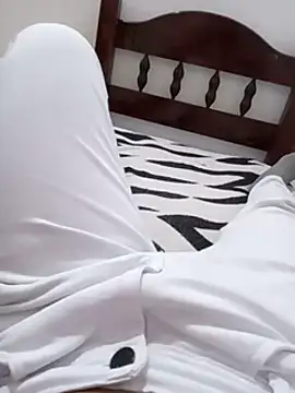 Snapshot of maikinhopL chatting on January 2025 04:03:01 AM maikinhopL online show from January 2025 04:03:01 AM