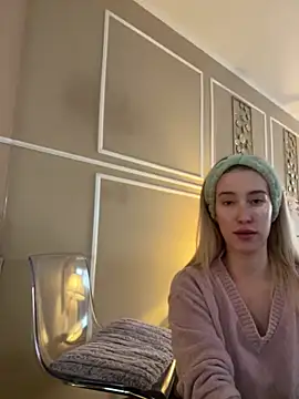 SerenaBennet online show from February 2026 12:42:02 PM