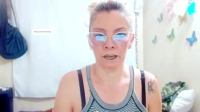 Snapshot of electra-mommy chatting on November 2025 11:13:02 AM electra-mommy online show from November 2025 11:13:02 AM