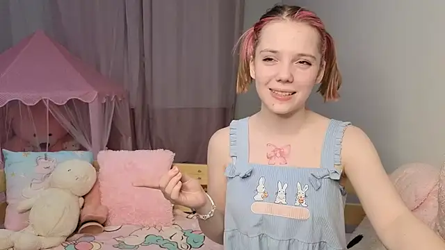 Snapshot of PrincessLittleKiki chatting on April 2026 07:14:01 PM PrincessLittleKiki online show from April 2026 07:14:01 PM