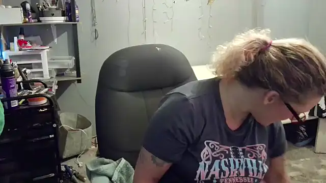 Lisalovely6981 online show from February 2025 10:10:02 PM