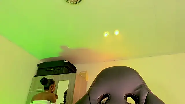 Snapshot of naomy__xx chatting on March 2026 03:33:01 AM naomy xx online show from March 2026 03:33:01 AM